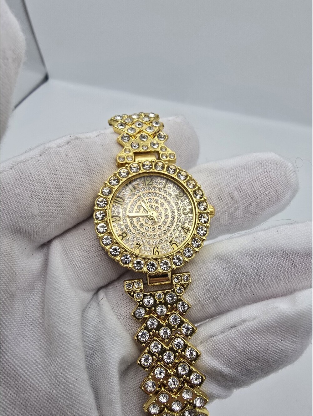 Iced Out Womens Watch Gem Set Case Bezel Face Quartz Analog Lightweigt Gold Tone
